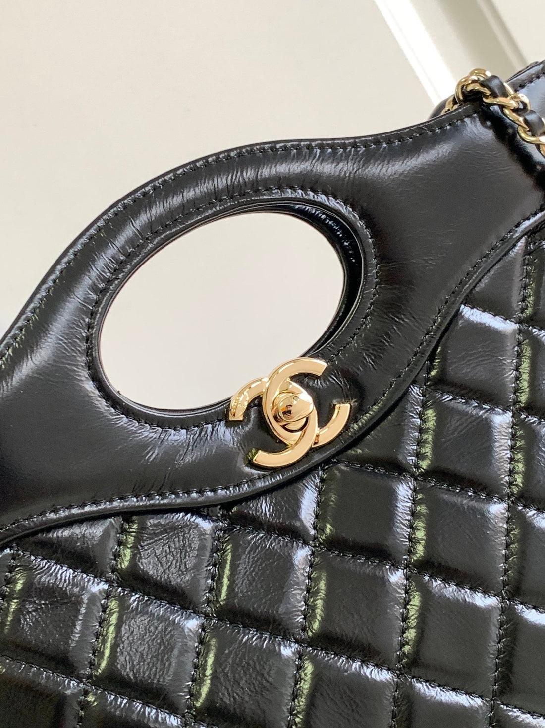 CC 24S31 Mini Shopping Bag 22CM Black Lambskin Gold Hardware