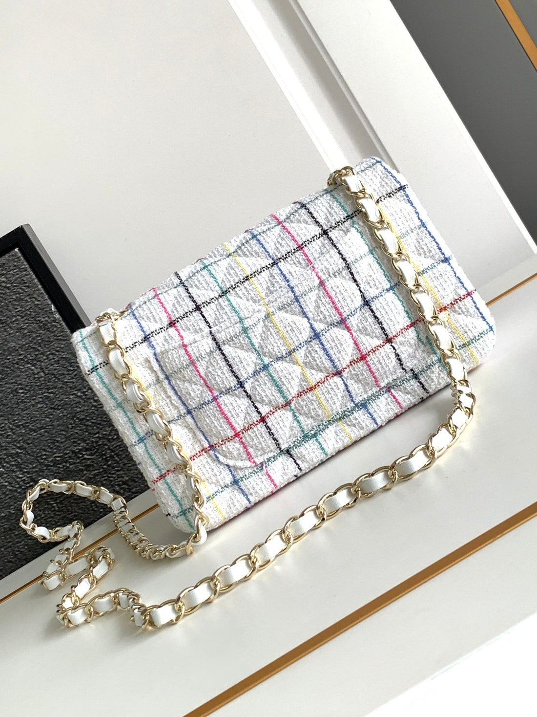 CC Medium 20 Flap Bag In White Wool Tweed