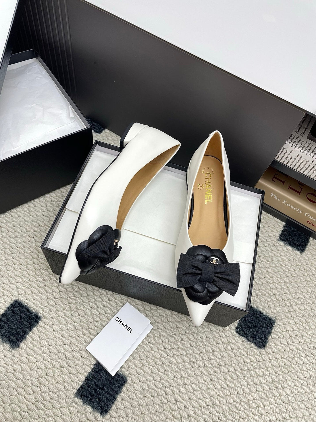 CC Logo Bow With Camellia Ballerina Flats Black White Cowhide Sheepskin 427021