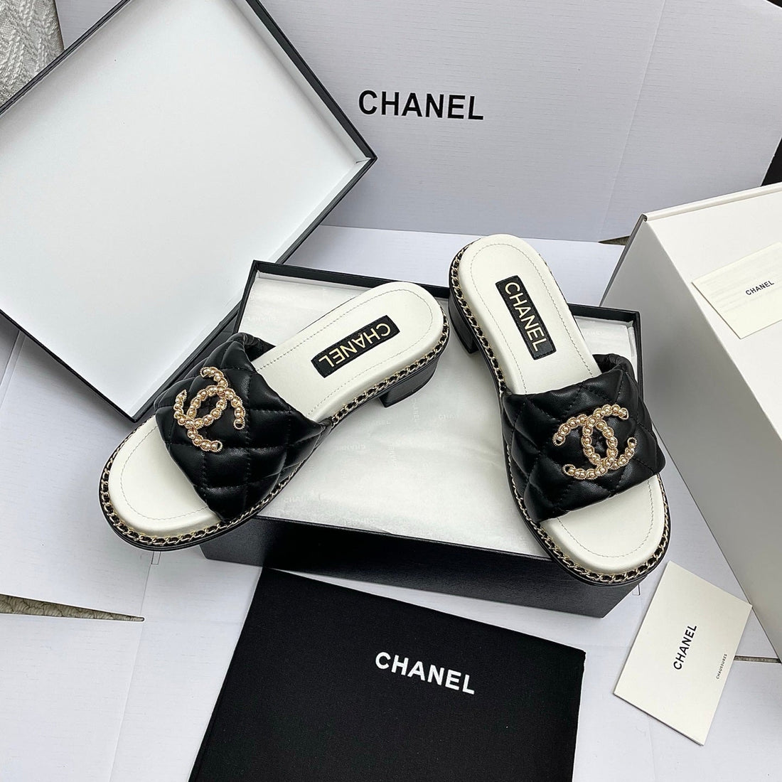 CC 26SS Black White Gold Quilted Lambskin 726542