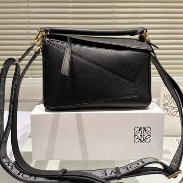 Loe Medium 25 Puzzle Bag In Black Grained Calfskin