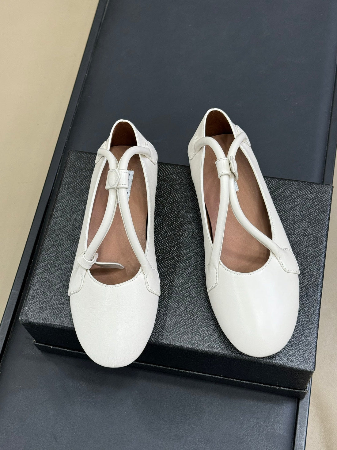 Alaïa Le Teckel Ballet Flats White Sheepskin 468730