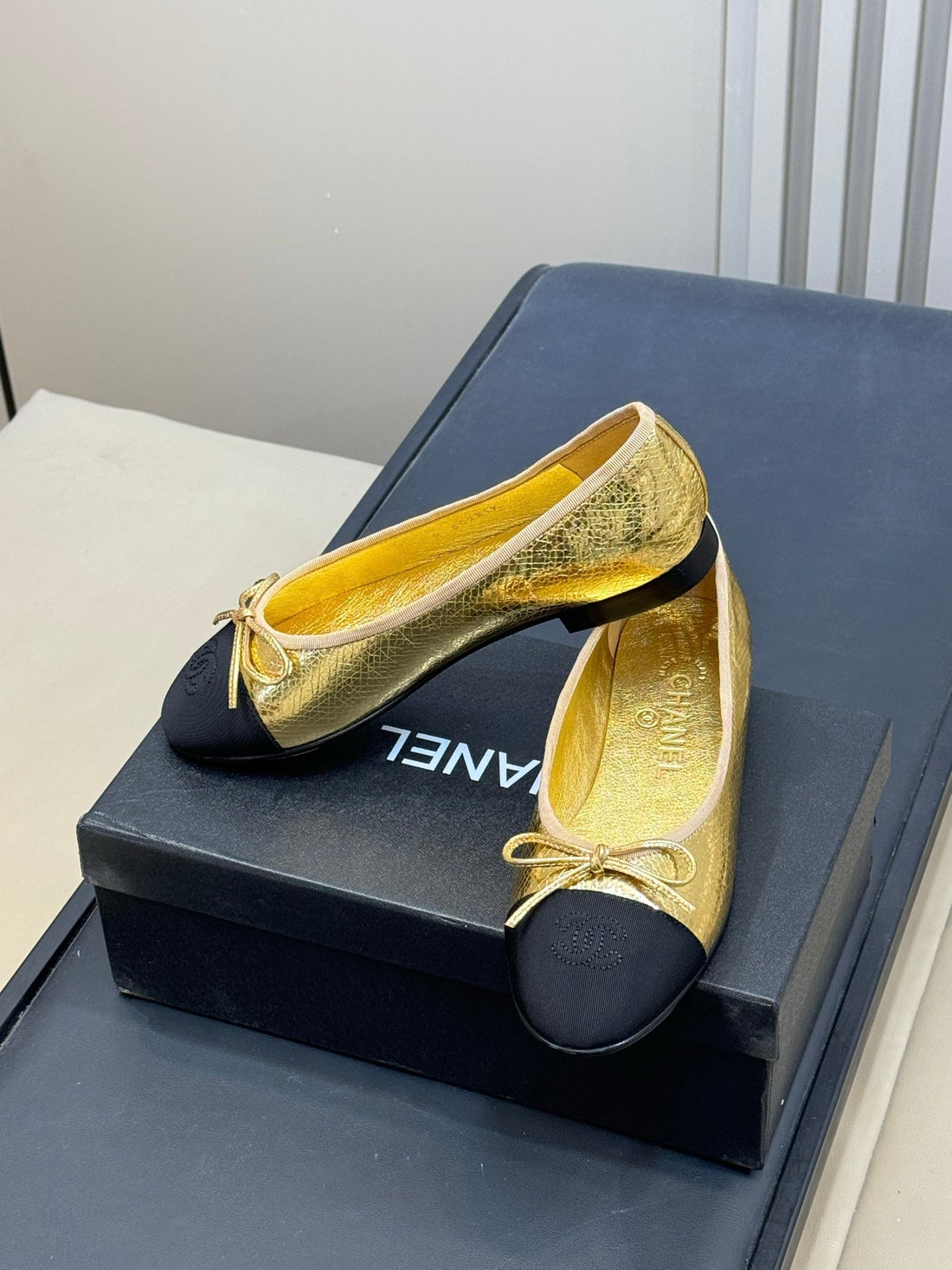 CC 26SS Ballet Flats Black Gold Leather Fabric 623149