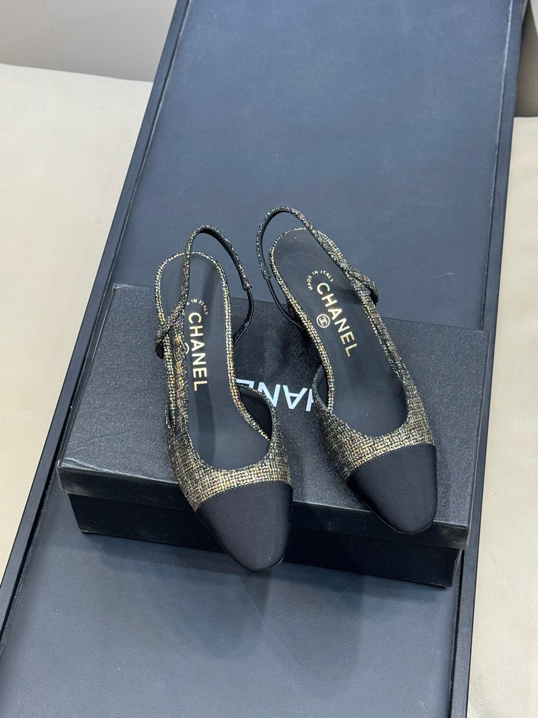 CC 26SS Slingback 7CM Black Gold Tweed Velvet 623156