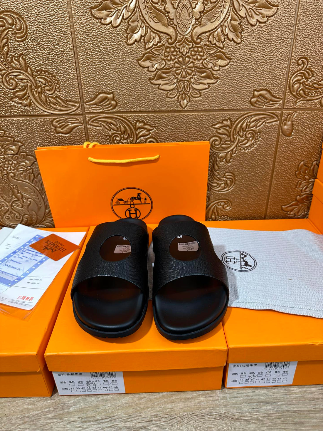 Hm Circle Cut Sandal Black Calfskin