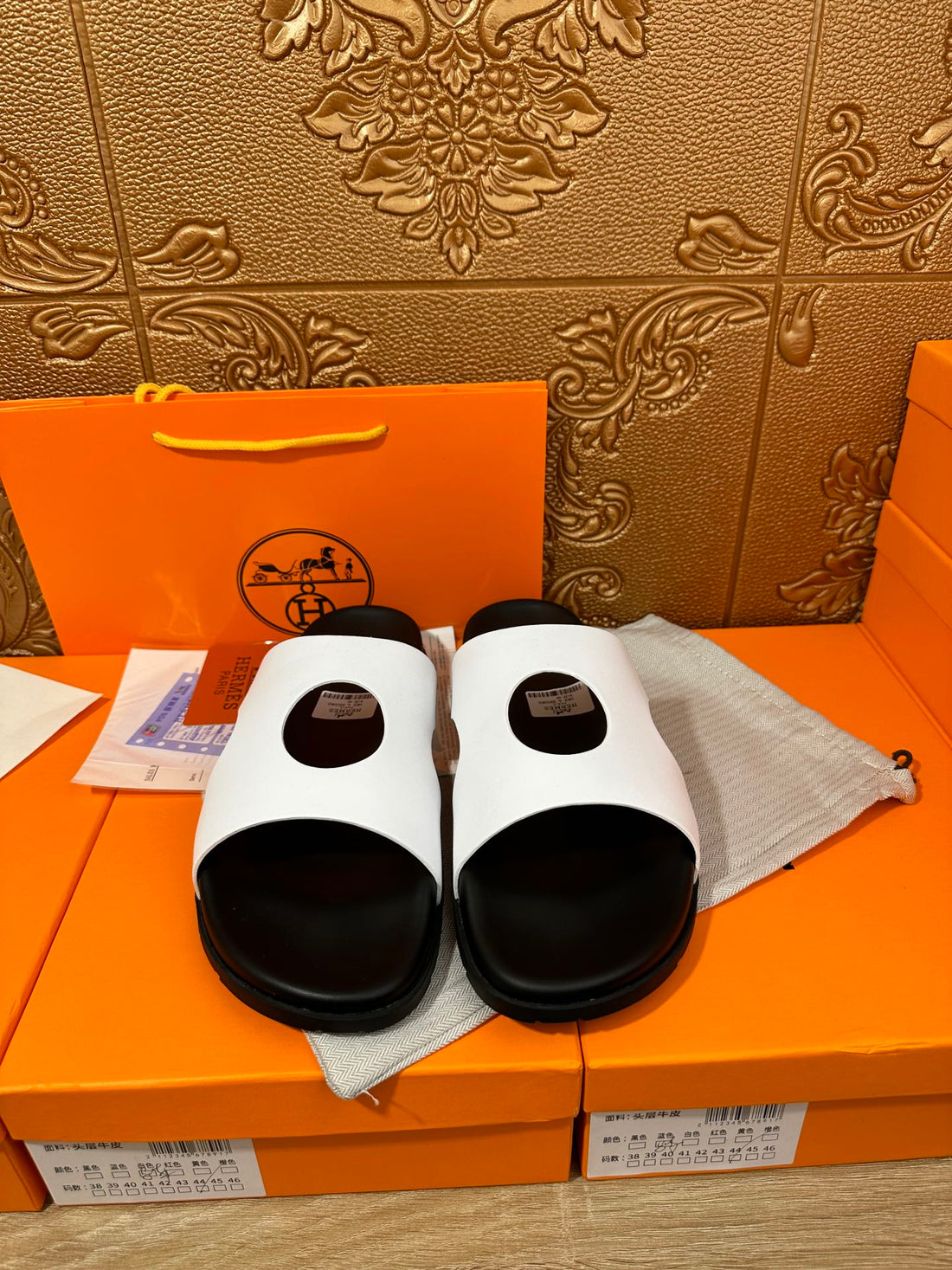 Hm Circle Cut Sandal Black And White Calfskin