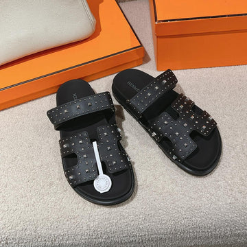 Chypre Sandal Black Calfskin Attach Crystals