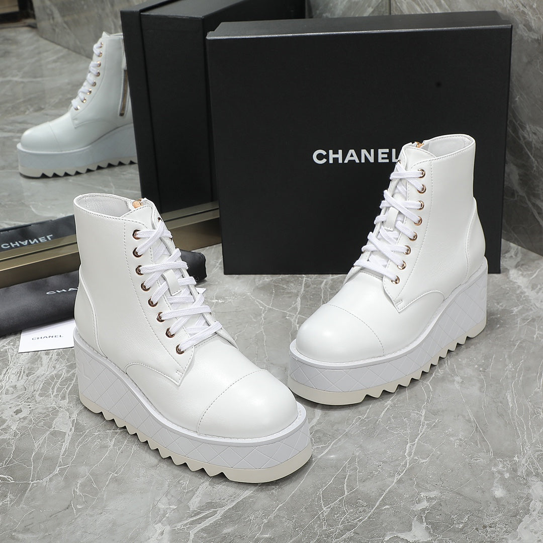 CC 24 Interlocking Logo Combat Boots 100MM White Lambskin 432650