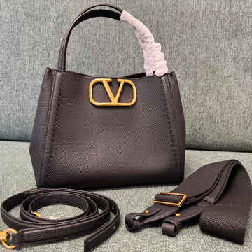 Valentino Small Handbag Black Calfskin 538531