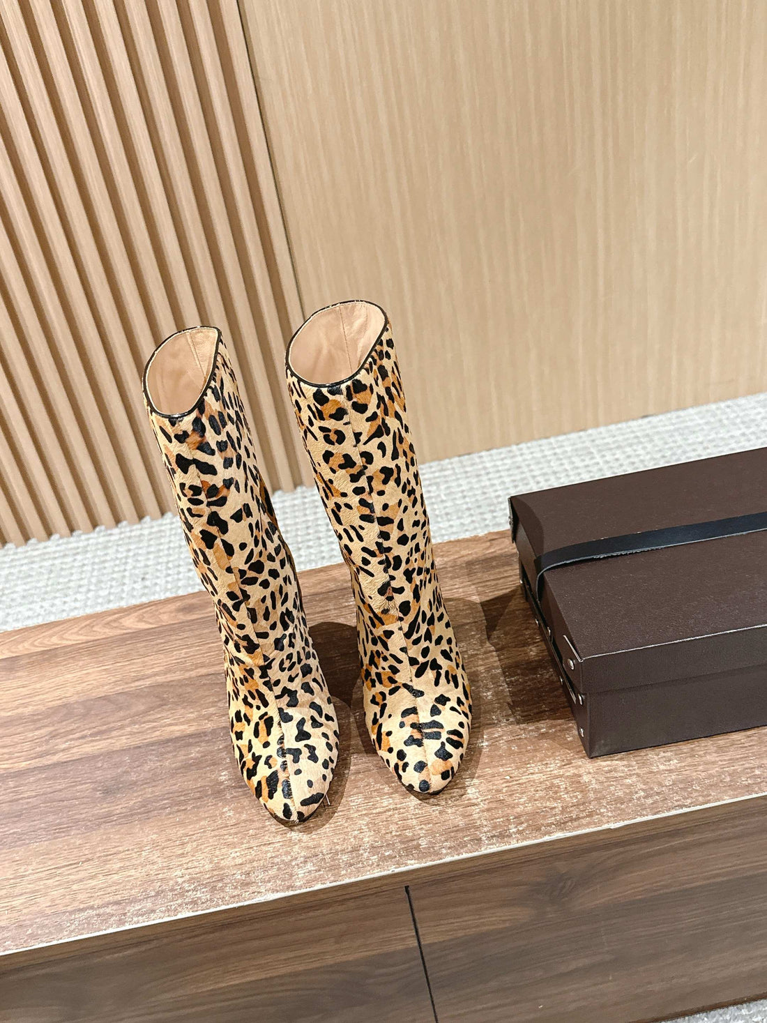 Alaïa High-Heeled Short Boots Leopard Print Velvet 386014