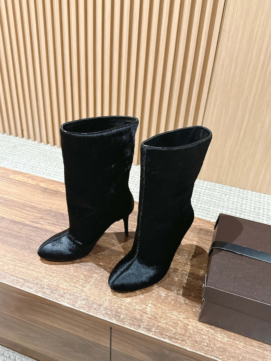 Alaïa High-Heeled Short Boots Black Velvet 386015