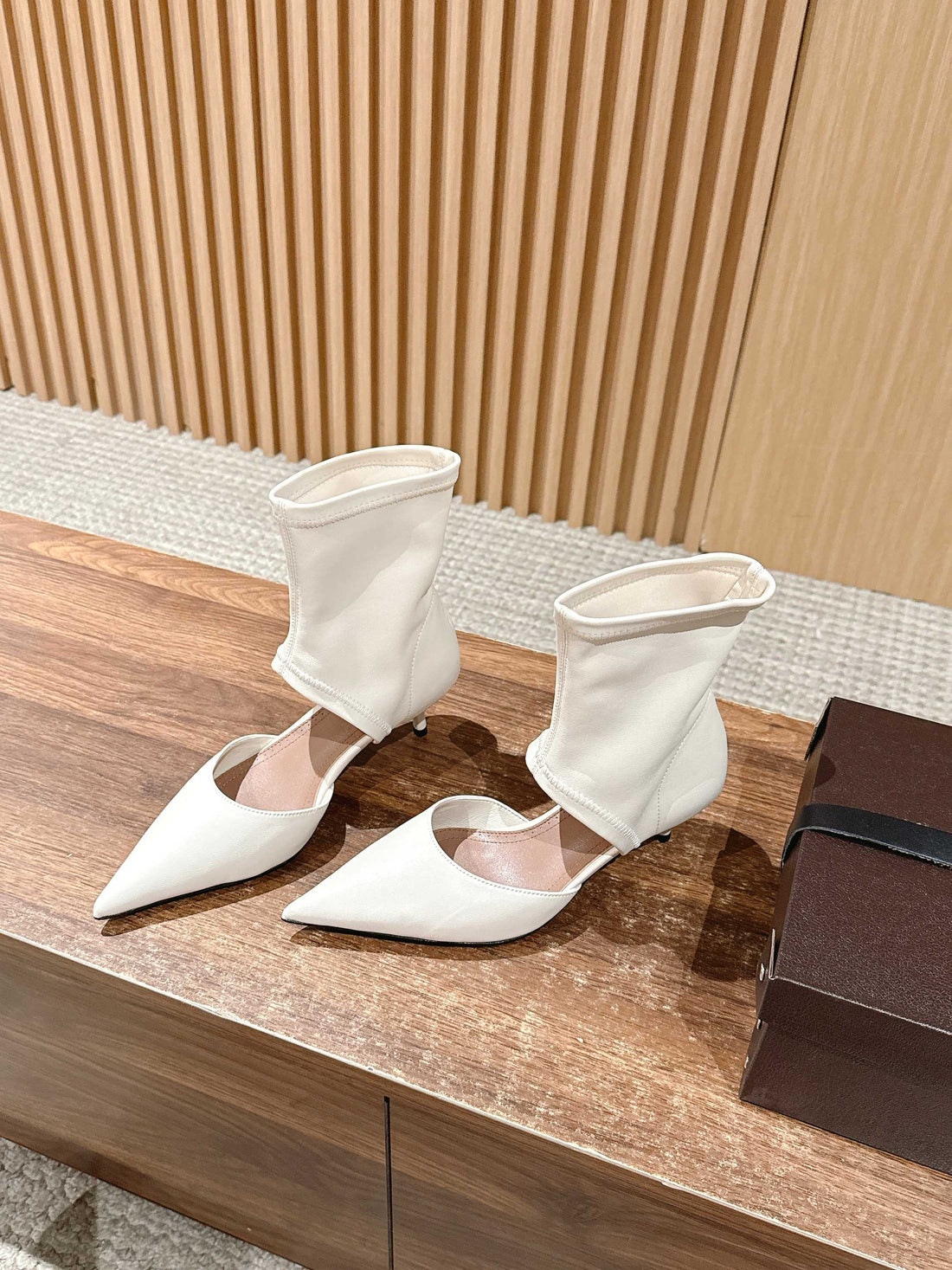 Alaïa Ankle Boots White Leather 386021