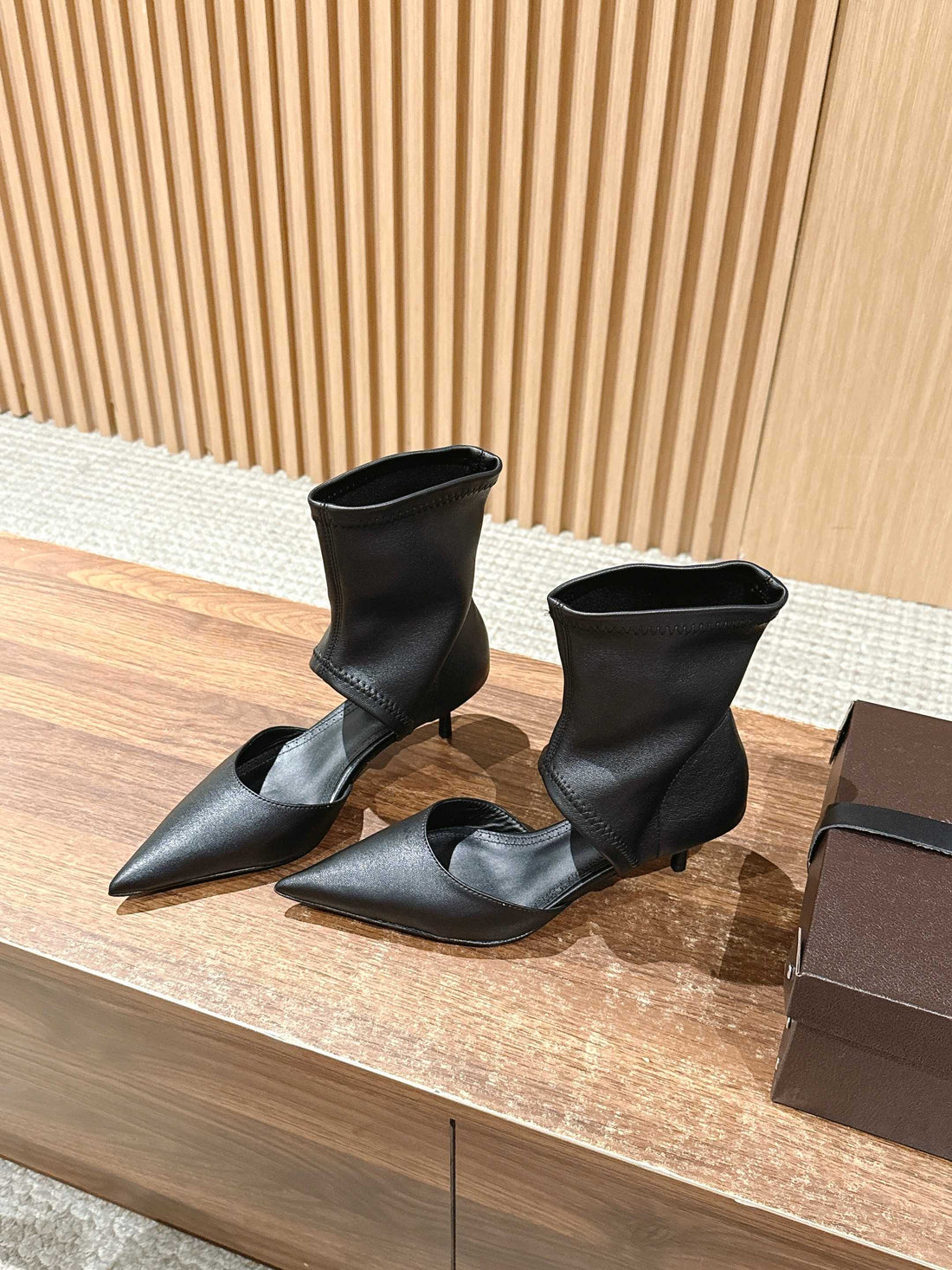 Alaïa Ankle Boots Black Leather 386022