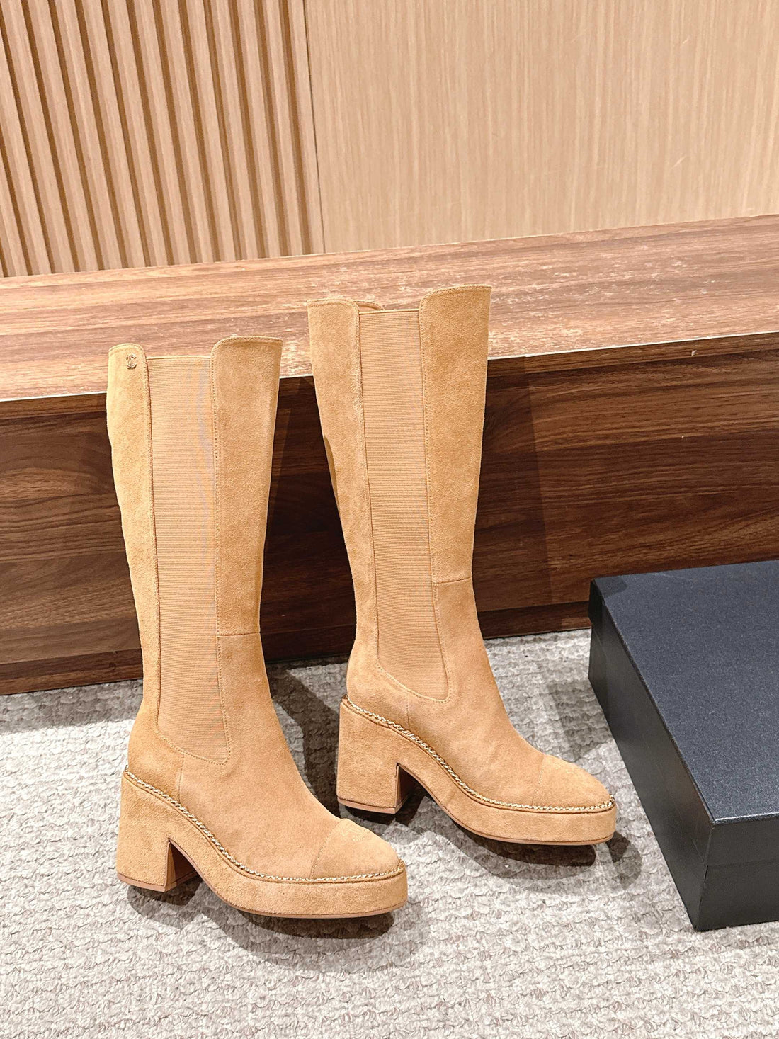 CC 25 Chelsea High Boots With Chain 85MM Beige Suede 428214