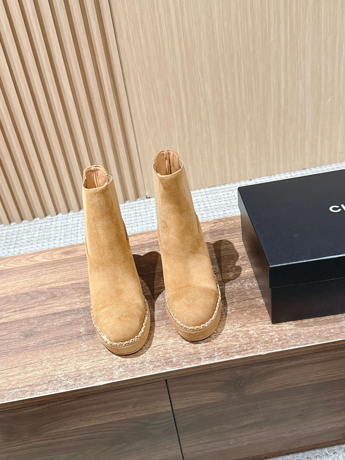 CC 25 Chelsea Ankle Boots With Chain 85MM Beige Suede 428221