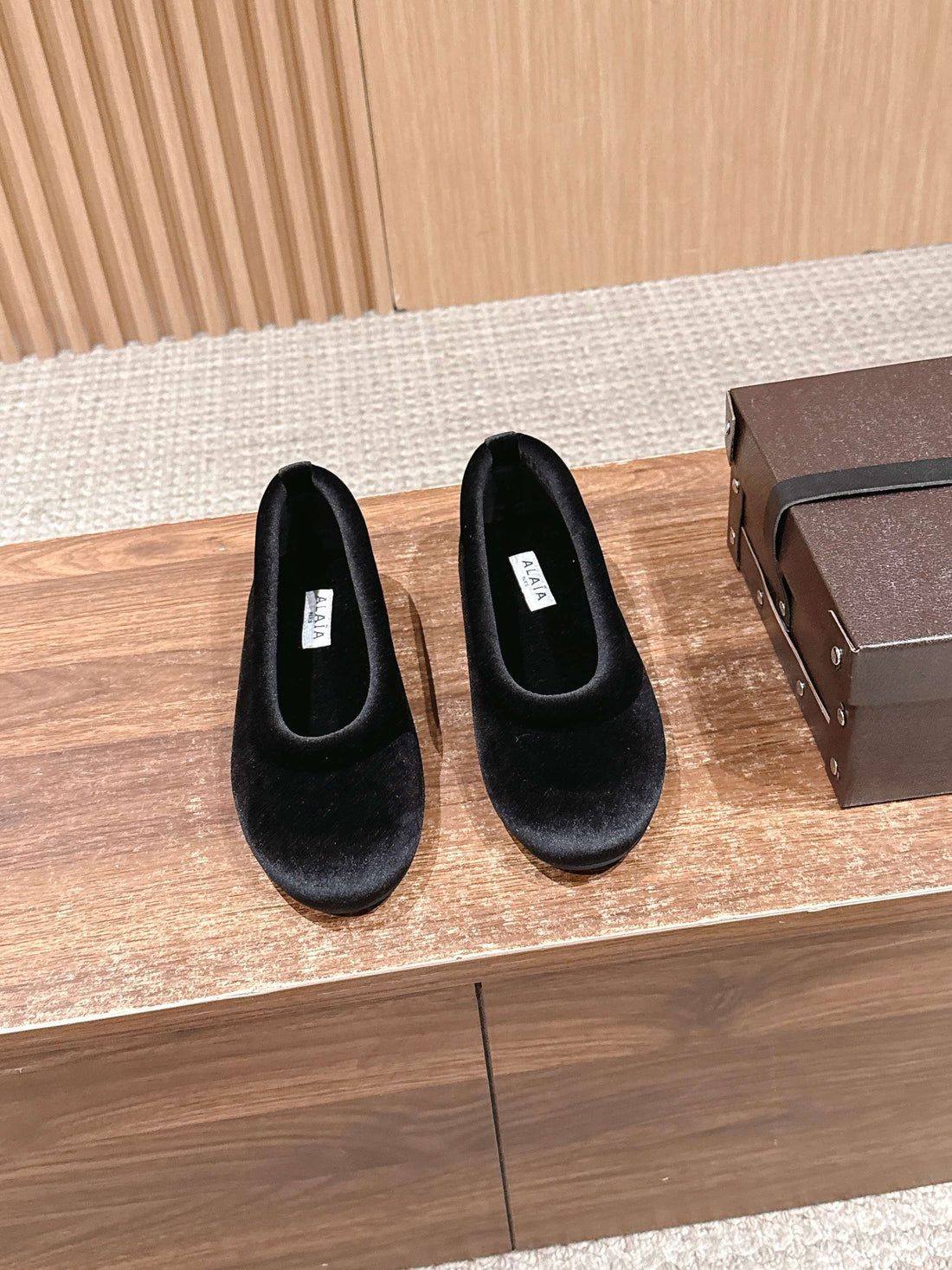 Alaïa 2025 Ballet Flat Black Velvet 553856