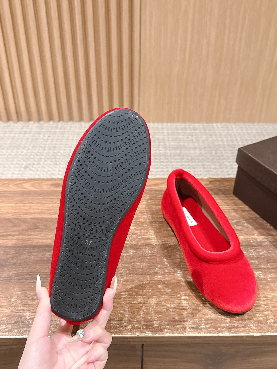 Alaïa 2025 Ballet Flat Red Velvet 553857