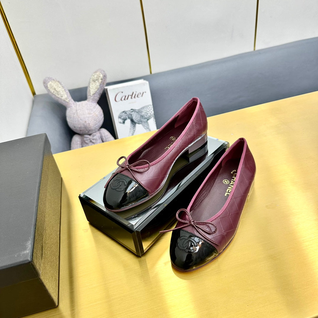 CC Ballet Flats In Burgundy Lambskin And Black Patent Calfskin 137424