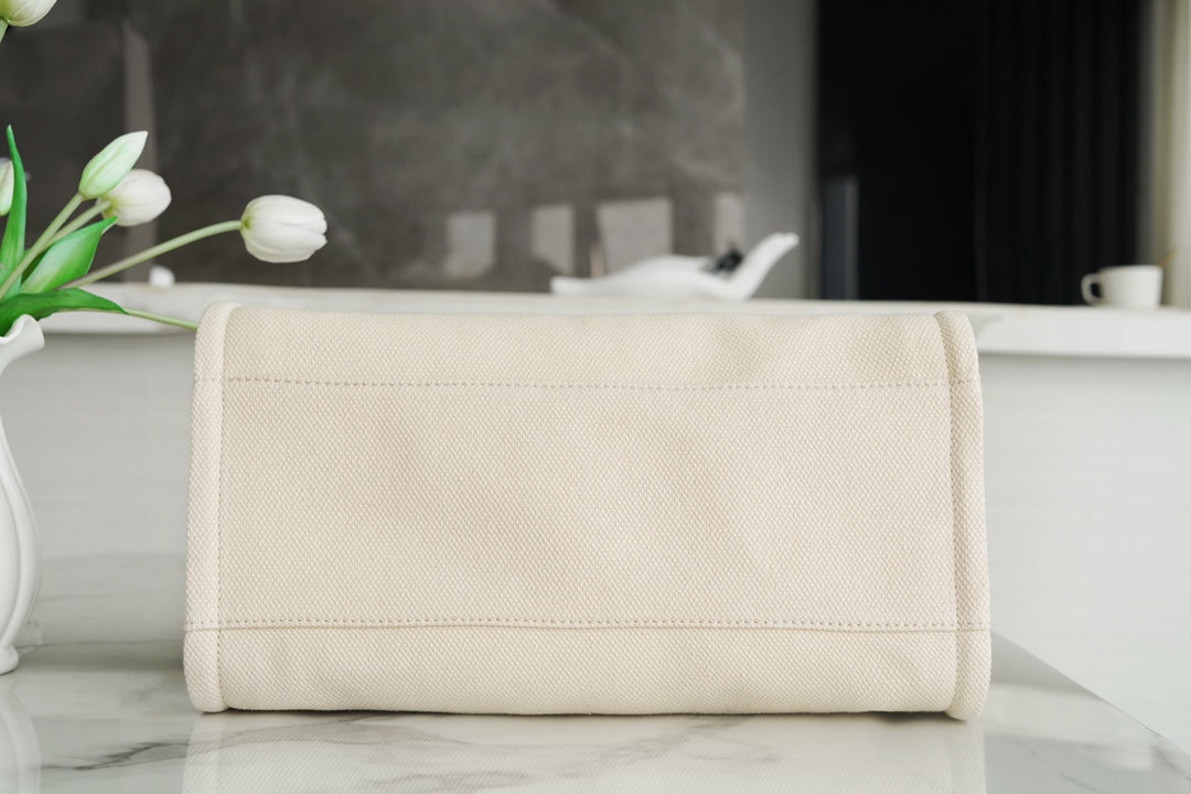 CC Large Tote 39 Light Beige Canvas Pearl Logo