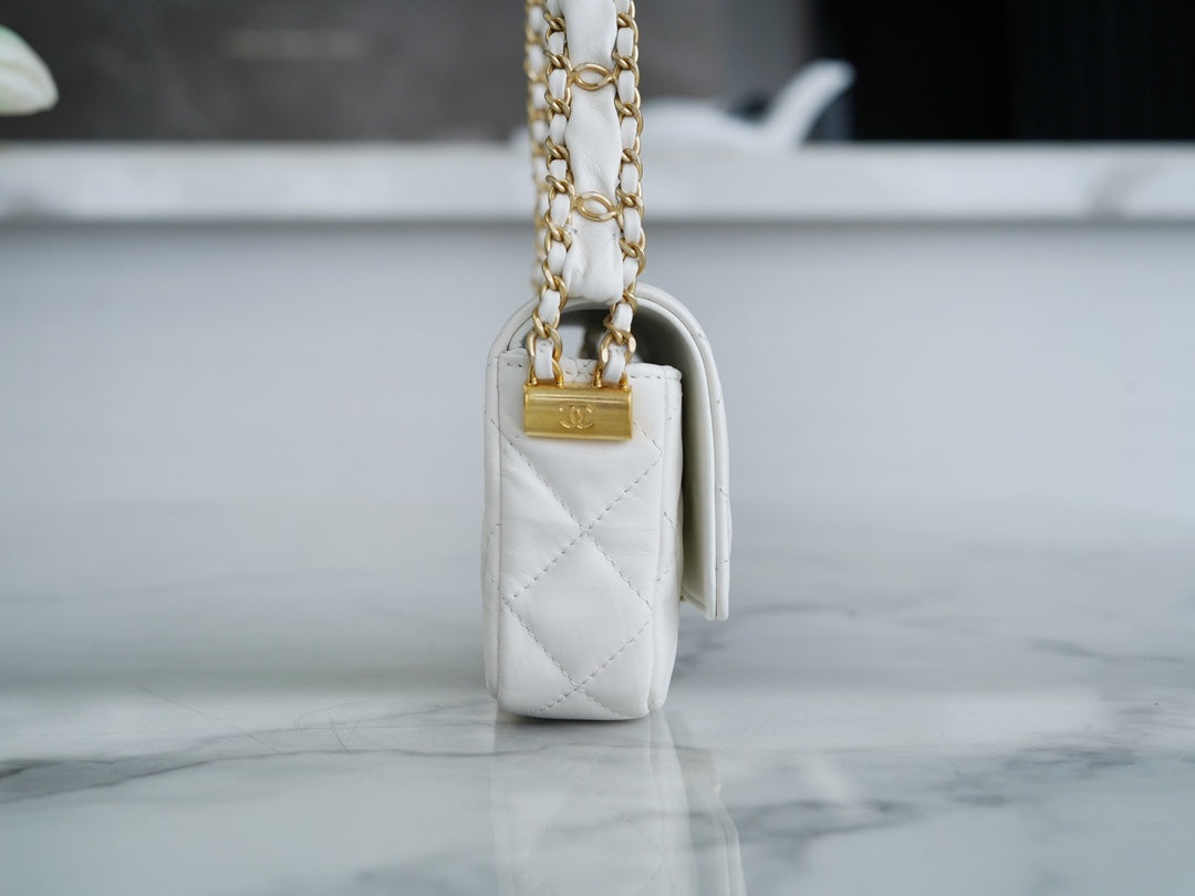 19 Flap Bag 18 White Bodin Calfskin Gold Hardware