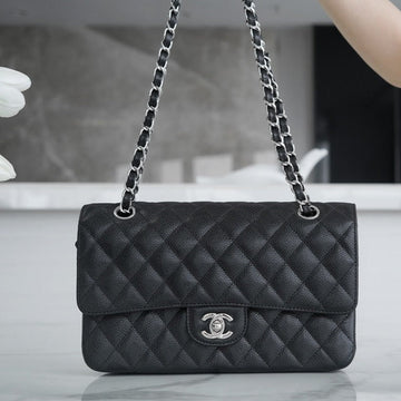 Classic Flap 25 Black Caviar Silver Hardware