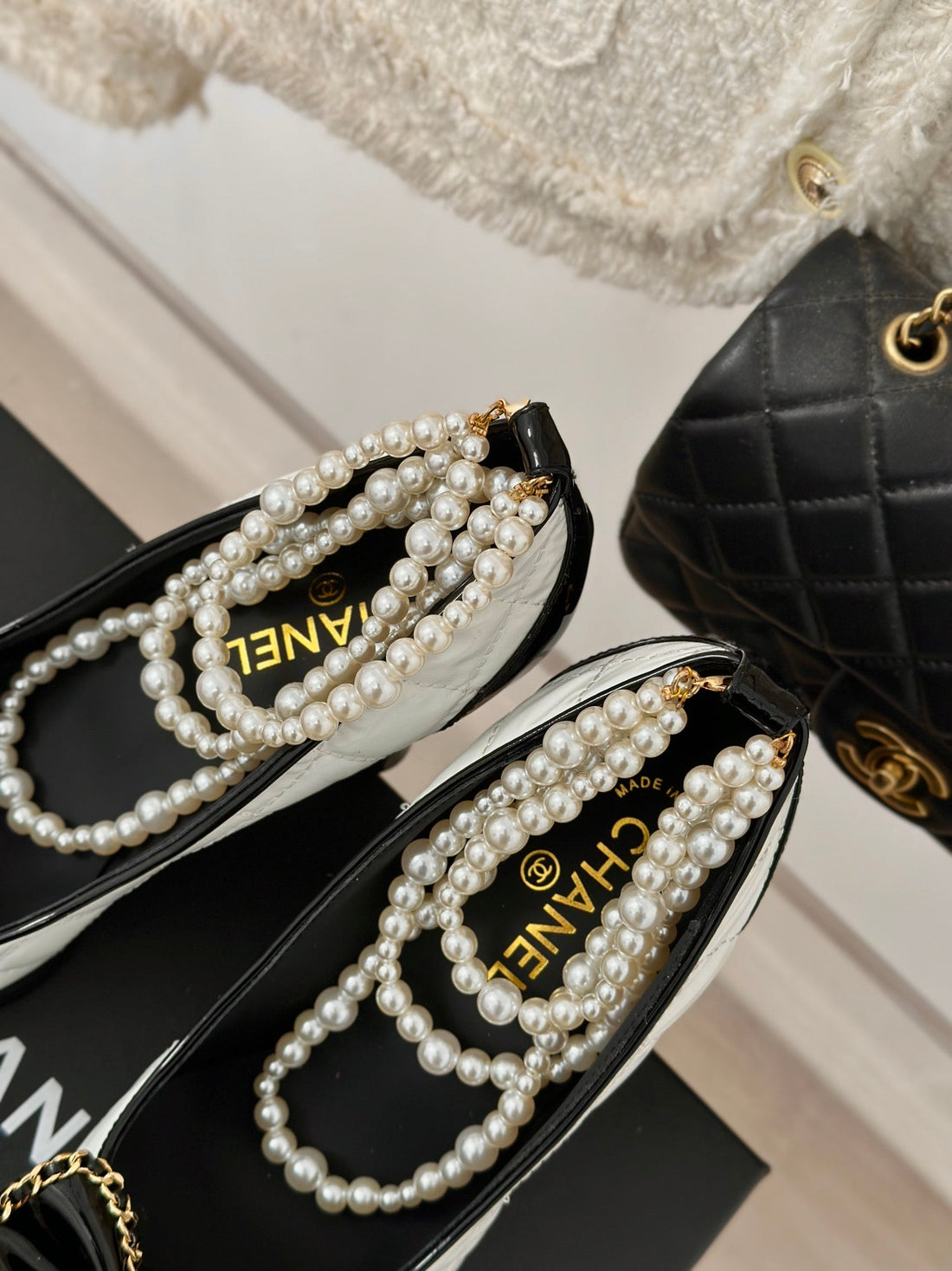 CC High Heels 80MM White Black Bow Quilted Calfskin