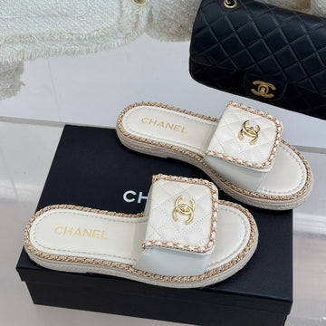 Flat Chain Heart Slipper In White Lambskin