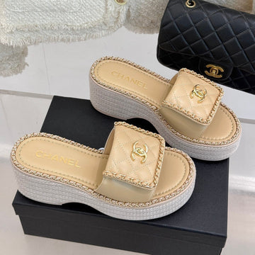 Thick-Soled Chain Heart Slipper In Bisque Beige Lambskin