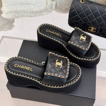 Thick-Soled Chain Heart Slipper In Black Lambskin