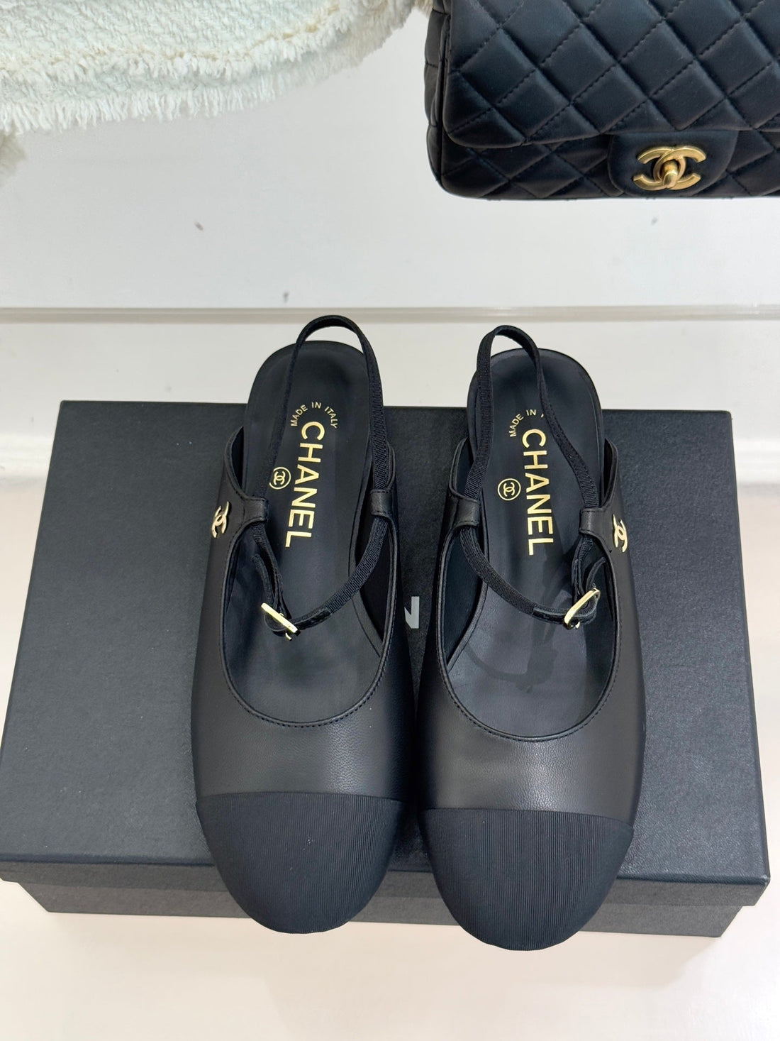 26C Two-Tone Double C Flat Shoes Black Sheeskin 557688