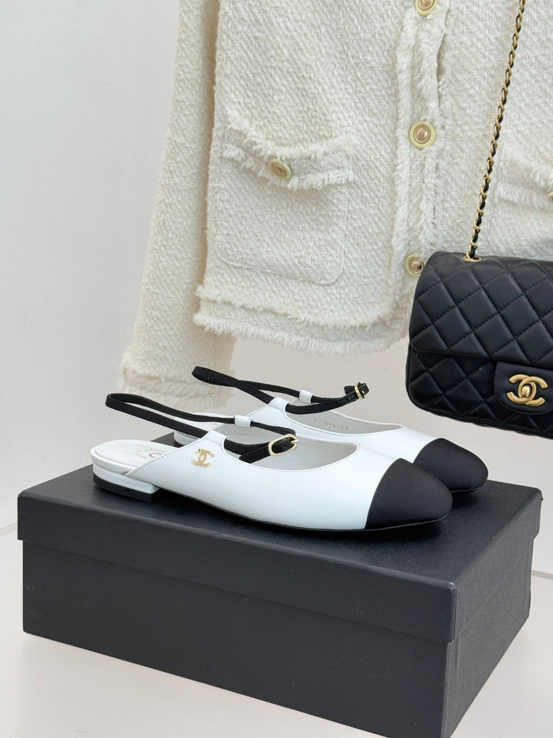 26C Two-Tone Double C Flat Shoes Black White Sheeskin 557689