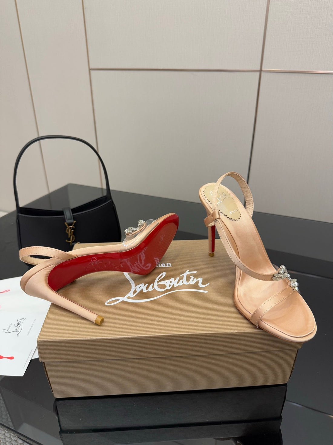 Cl Diamond Sandals 10.5cm Champagne Silk 299880