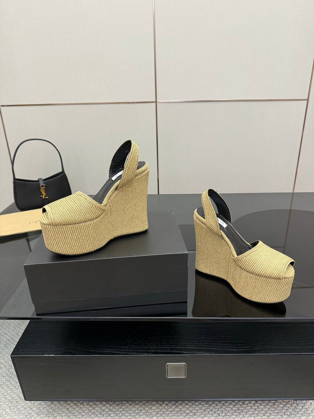 Alaïa Platform Sandal Golden Beige Sheepskin 389630