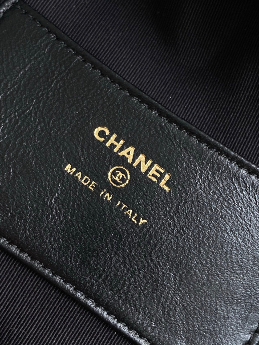 CC 25S Pouch Bag 17CM Black Grained Calfskin Pearl