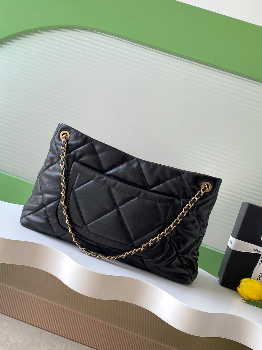 Chanel 25K Bag 38CM Black Gold Sheepskin 293989