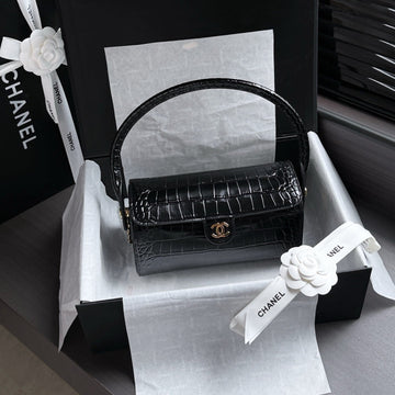 CC 26S Clutch With Chain 23CM Black Crocodile Embossed Calfskin
