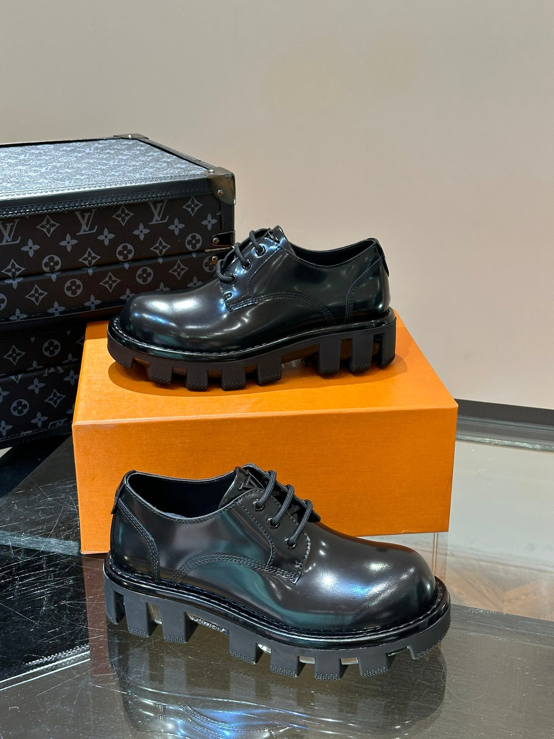 LV Oxford Shoes In Black Calfskin