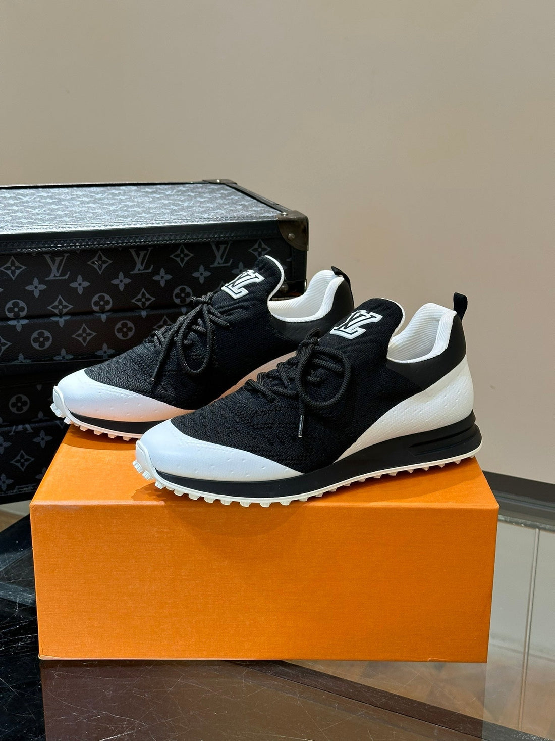 LV Sneakers In White Mix Black Calfskin And Fabric Breathable