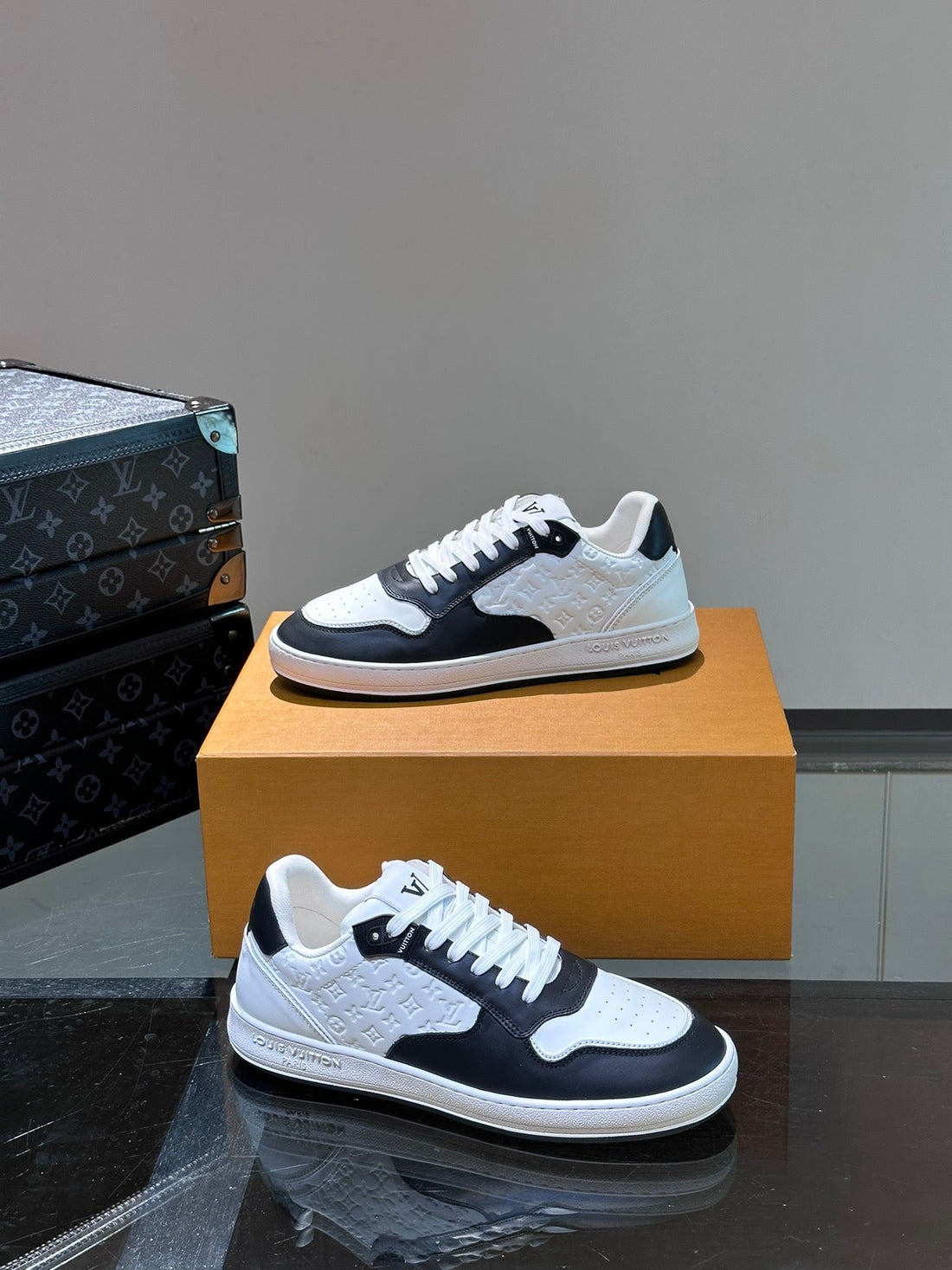 LV Sneaker White Mix Black Embossed Calfskin
