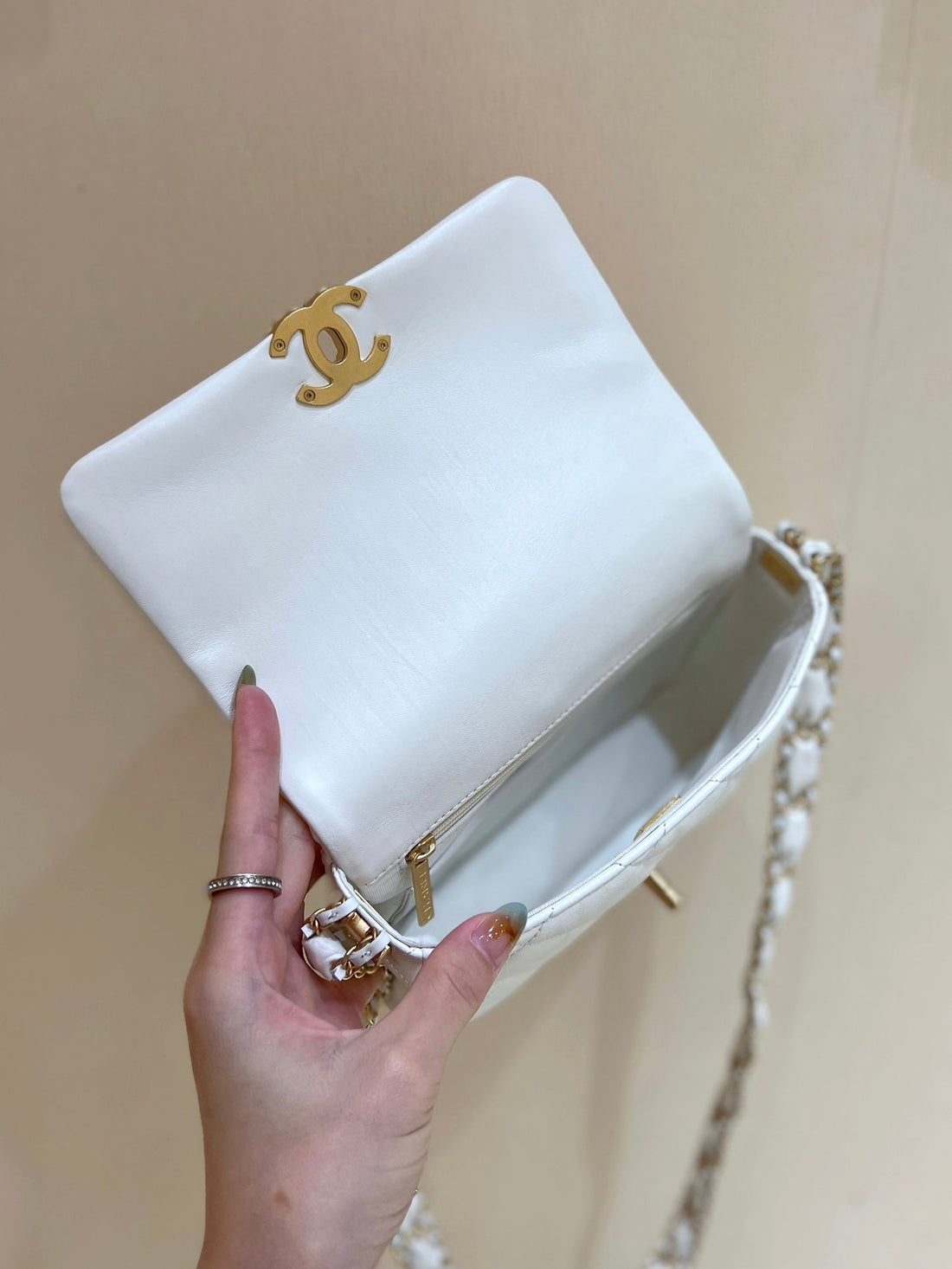 19 Flap Bag 20 White Bodin Calfskin Gold Hardware