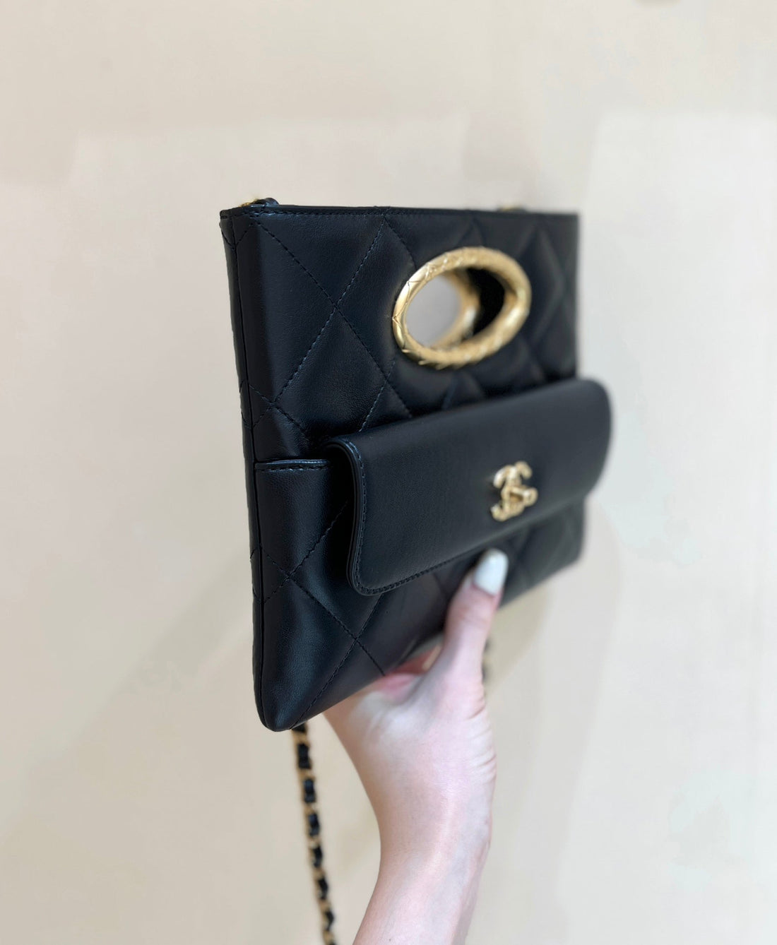 Clutch 25 In Black Sheepskin Gold Hardware