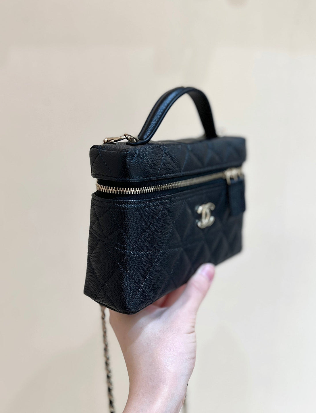 25C Vanity 19CM Top Handle Black Grained Calfskin