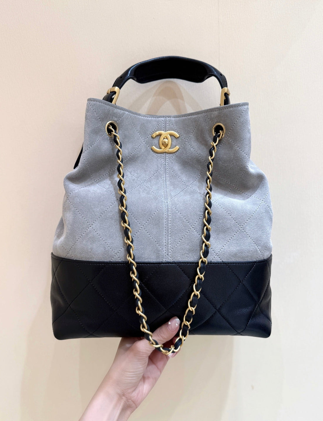 CC 25A Hobo 29CM Gray Black Suede Lambskin