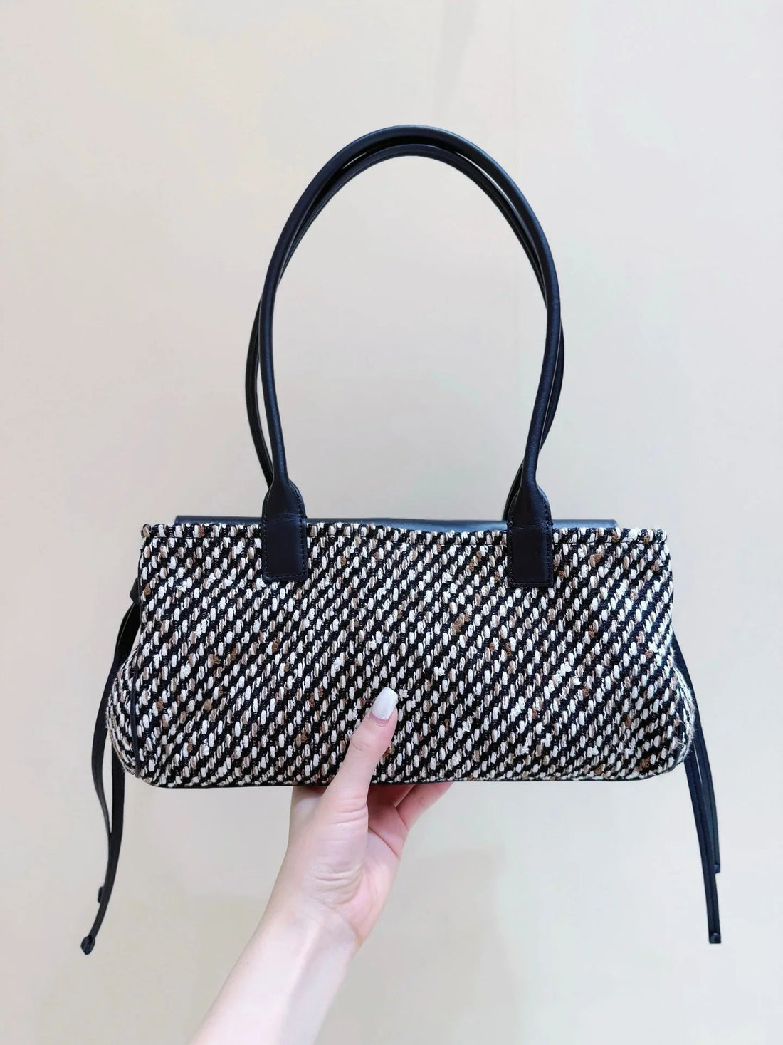CC 2026 "urban Essential" East West Bag 30.5 Black Tweed Calfskin 354066