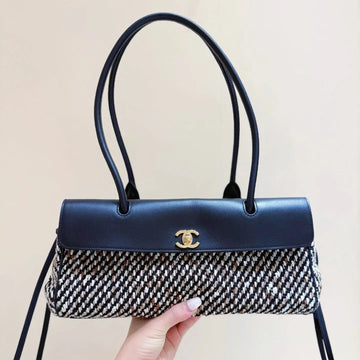 CC 2026 "urban Essential" East West Bag 30.5 Black Tweed Calfskin 354066