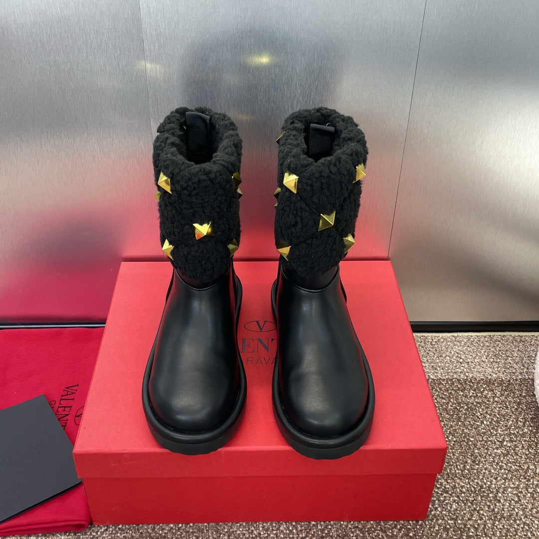 Ankle Studded Boots In Black Calfskin And Shearling Lining