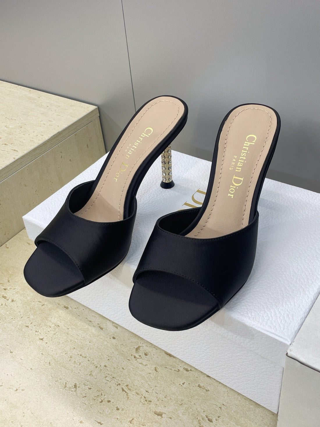 CD 26S Icon Heeled Slide 8CM Black Leather Silk 633060