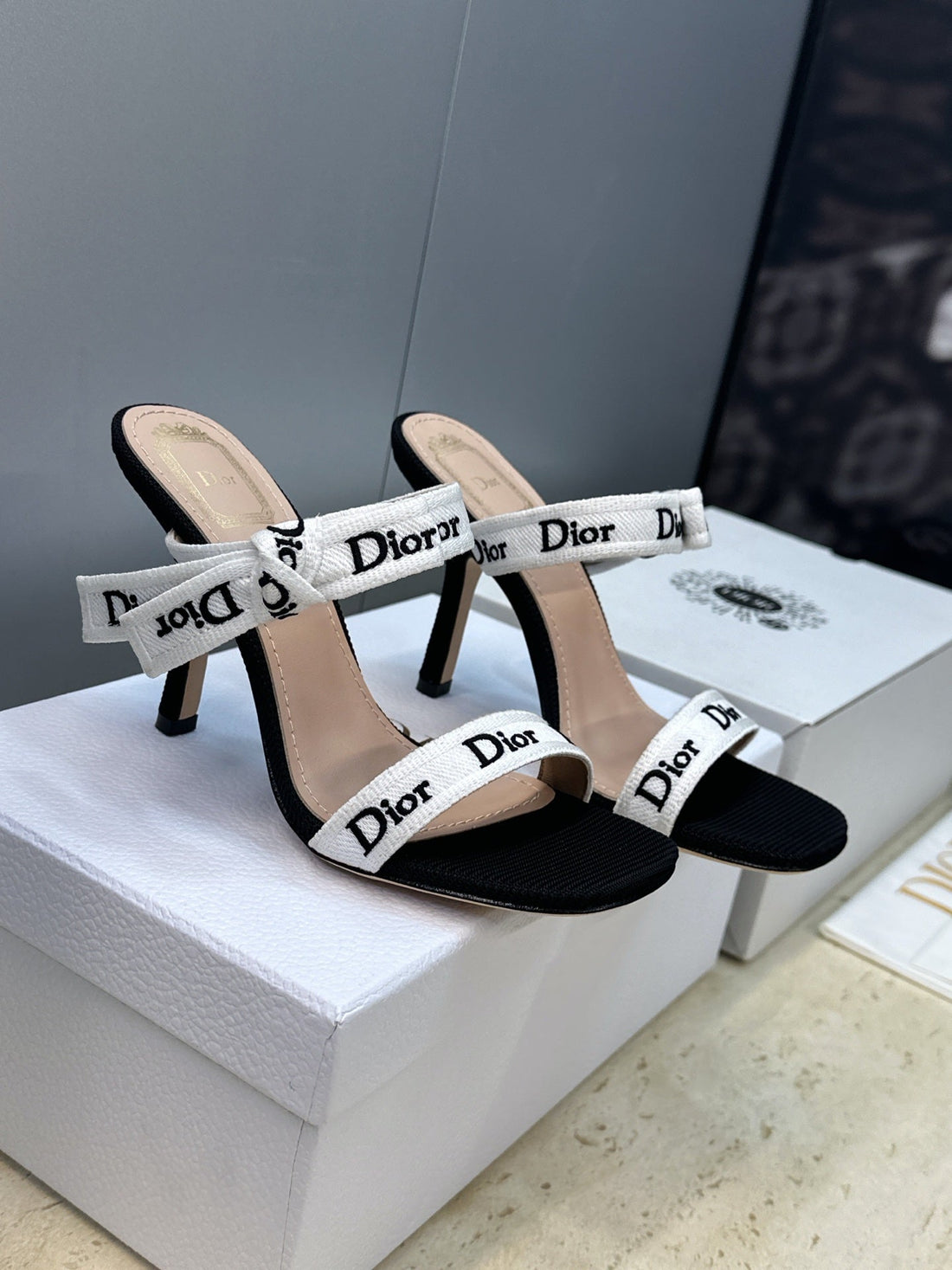 CD 26S Heeled Sandal 10CM Black Beige Leather Fabric 633072