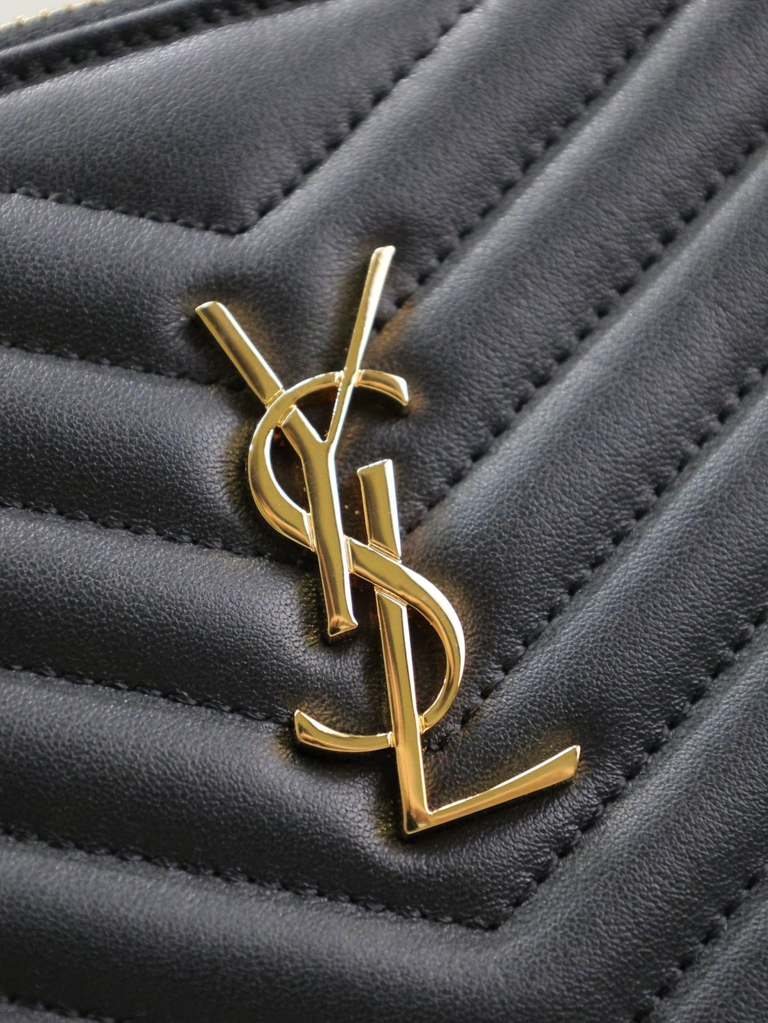 Clutch 30 In Black Quilted Calfskin Gold Buckle