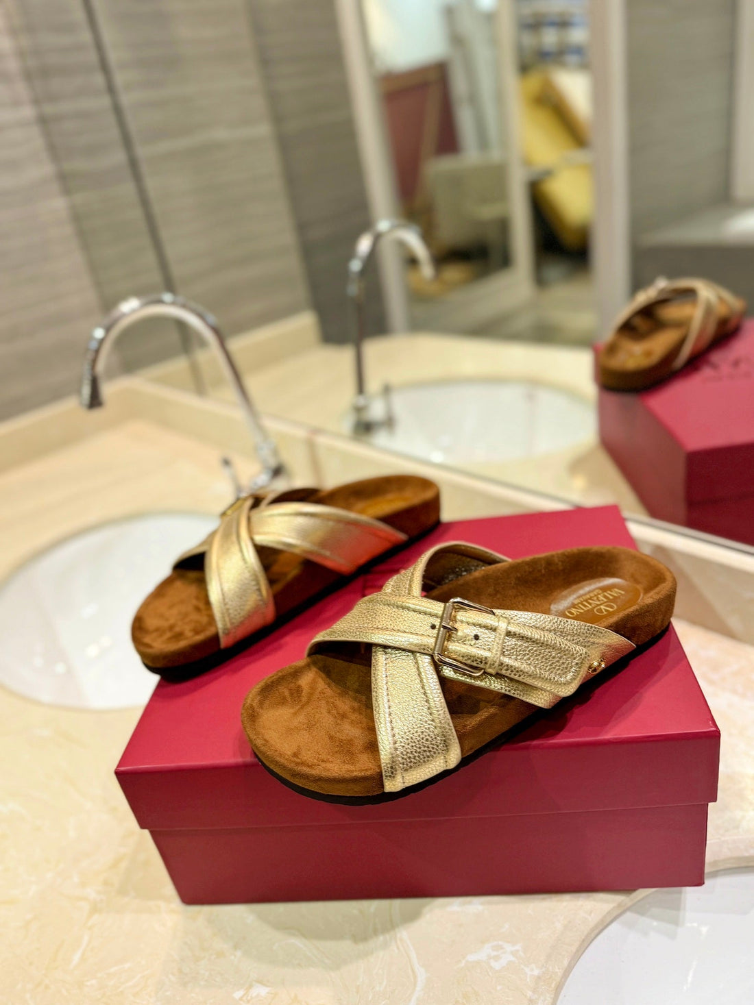Crossover -- Strap Gold Calfskin Slide